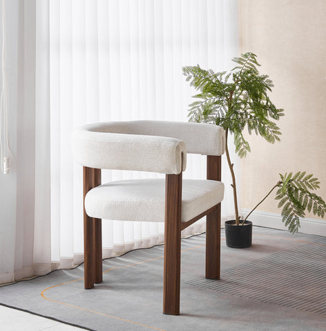 כורסא מעוצבת מבד אריג מרופד בשילוב רגלי אגוז דגם לימה