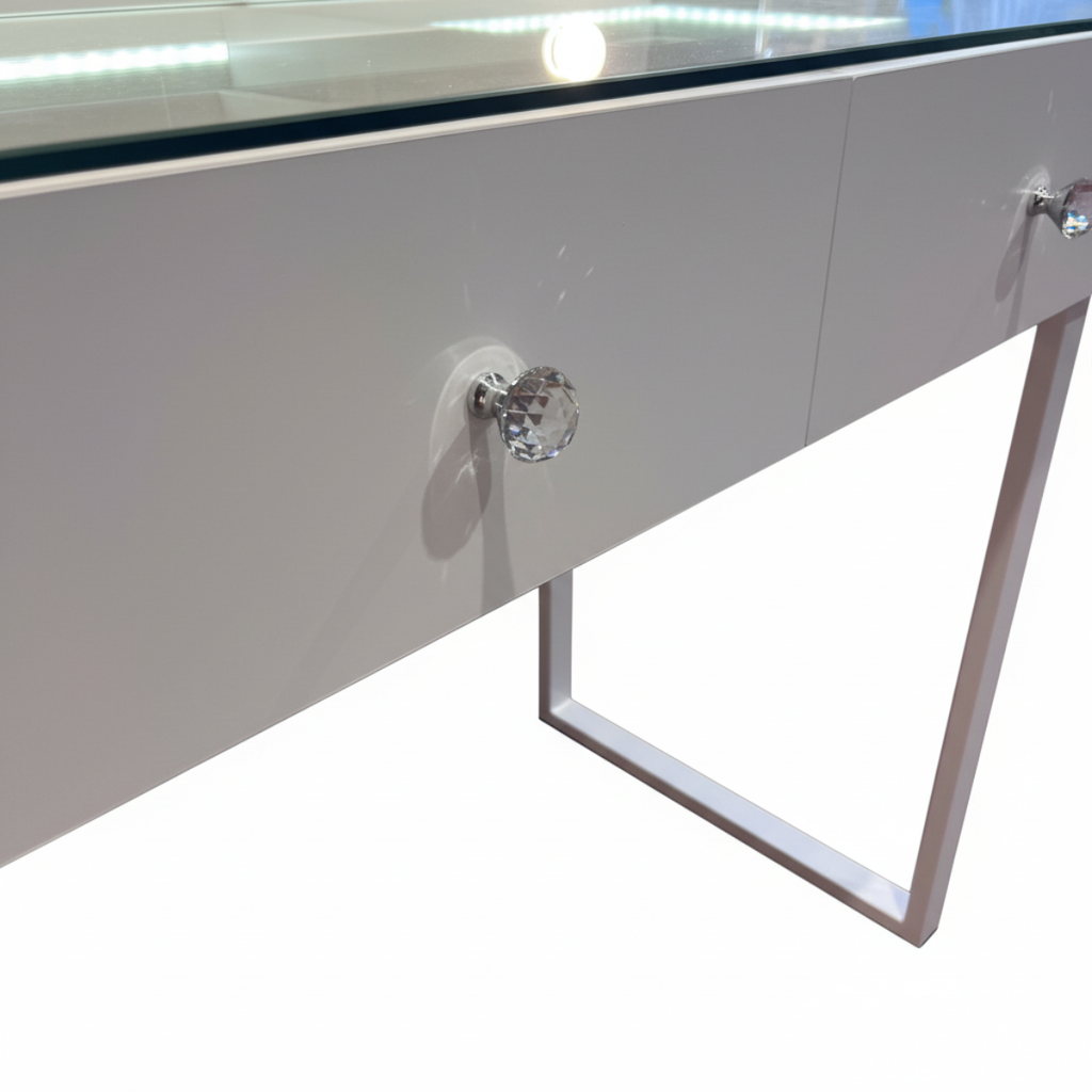 שידת איפור מקצועית בצבע לבן כולל מראת הוליווד דגם מדריד