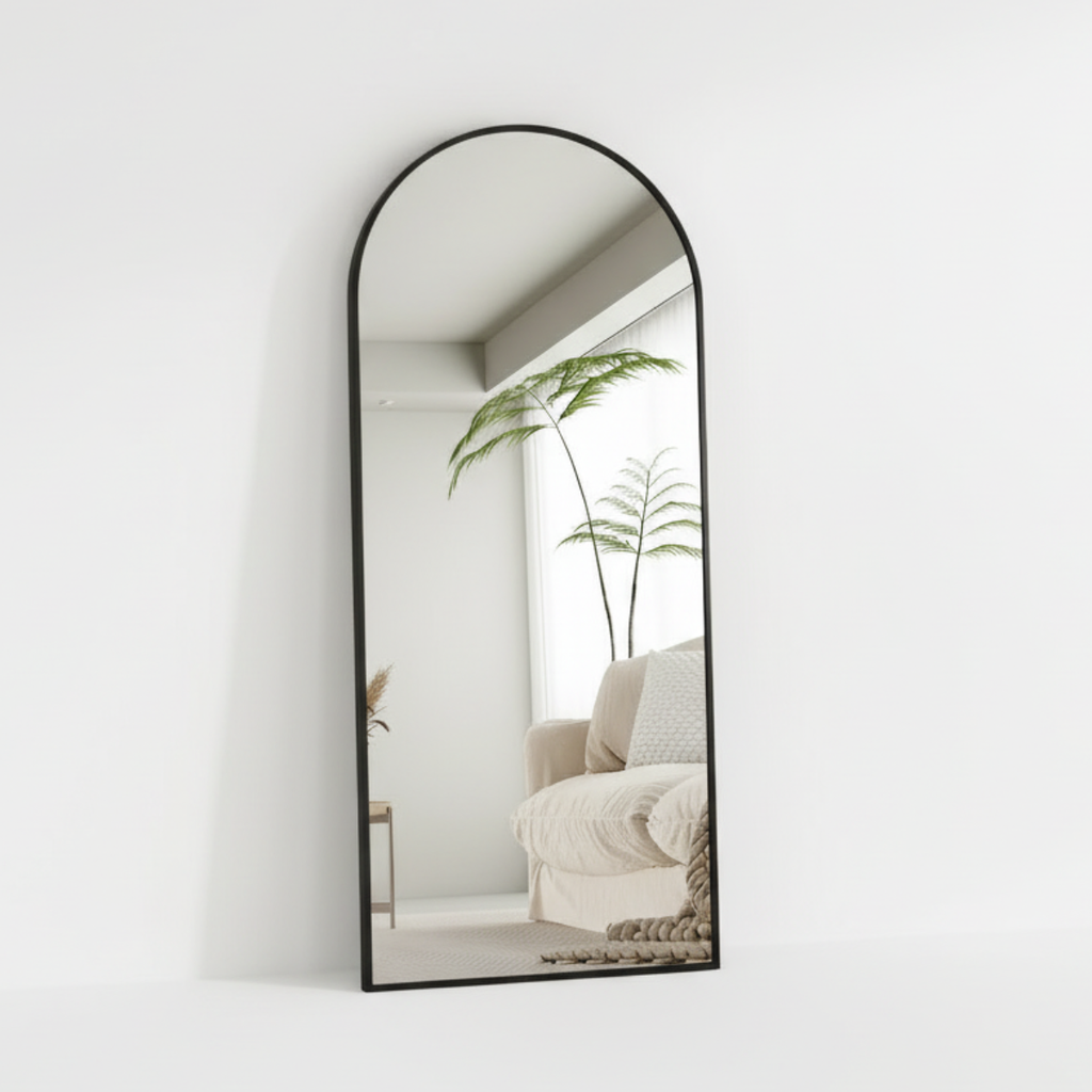 מראת גוף גדולה עם מסגרת שחורה נתלית ועומדת 65*170