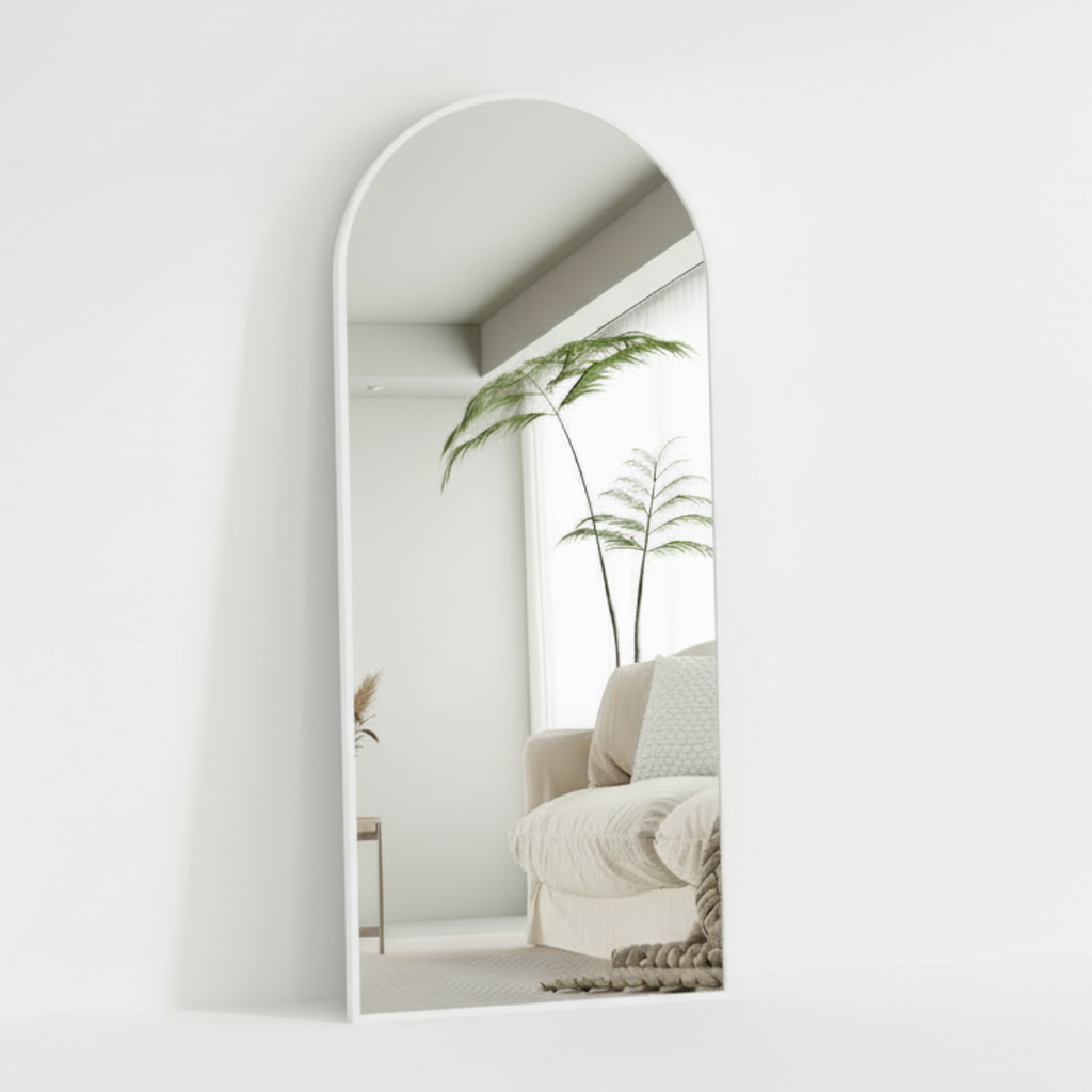 מראת גוף גדולה עם מסגרת לבנה נתלית ועומדת 65*170