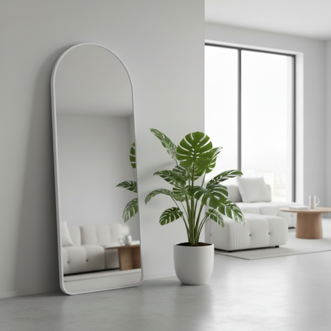 מראת גוף גדולה עם מסגרת לבנה נתלית ועומדת 65*170