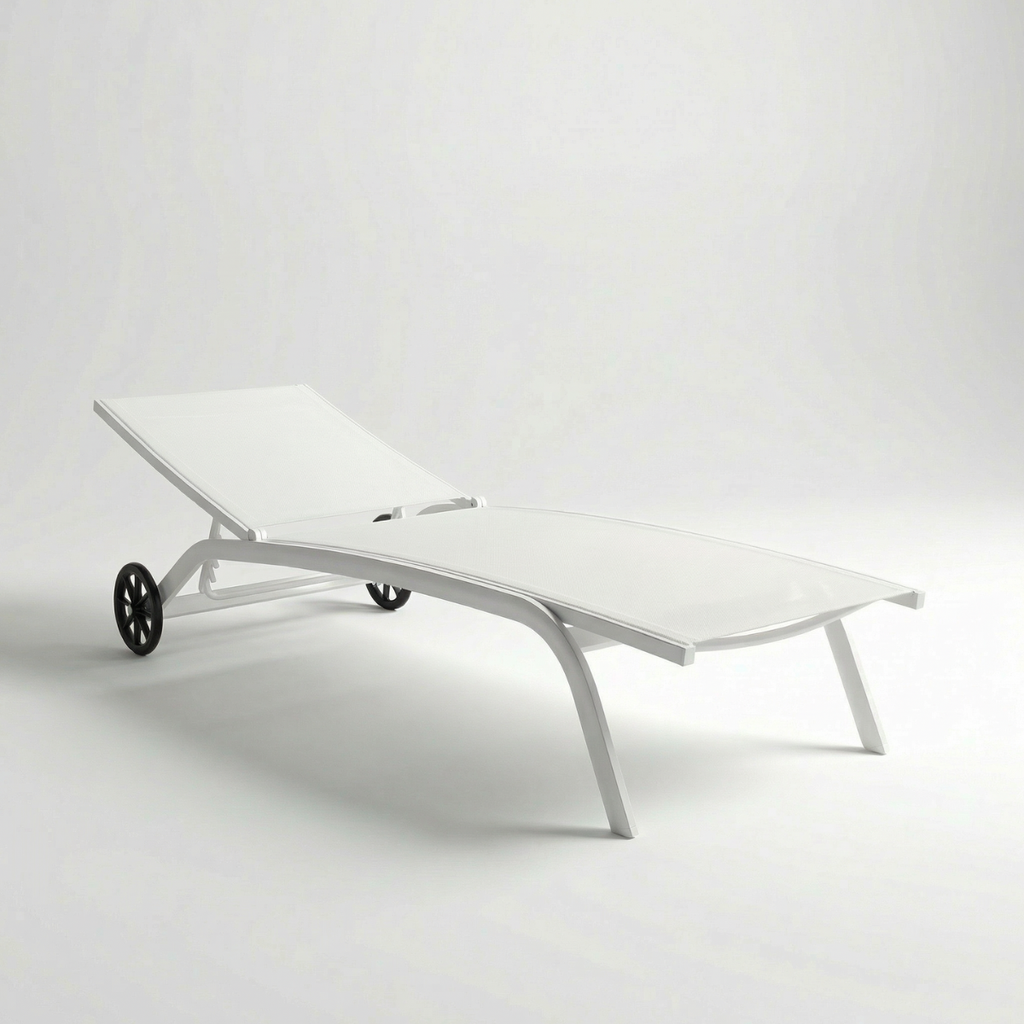 מיטת שיזוף מאלומיניום עם גלגלים לגינה ולמרפסת בצבע לבן דגם מאליבו