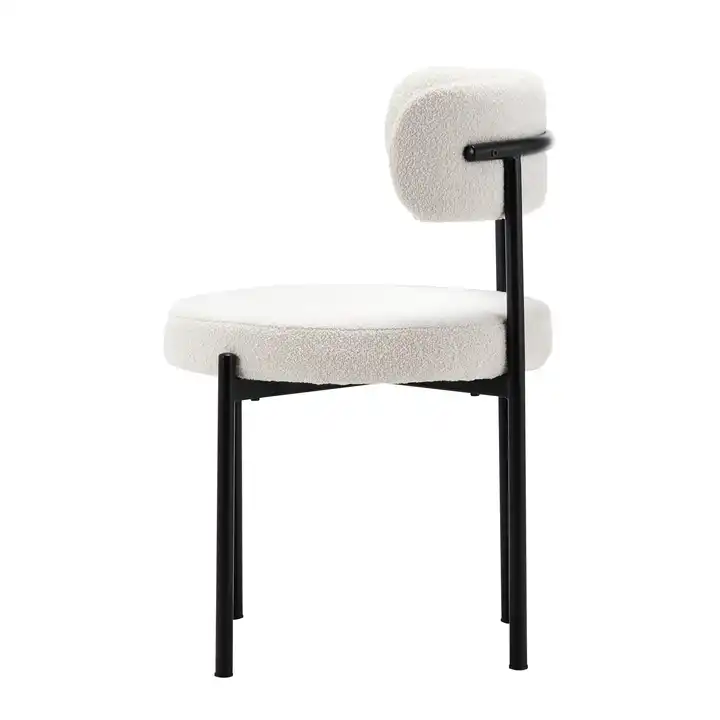 כסא מבד בוקלה יוקרתי בצבע לבן